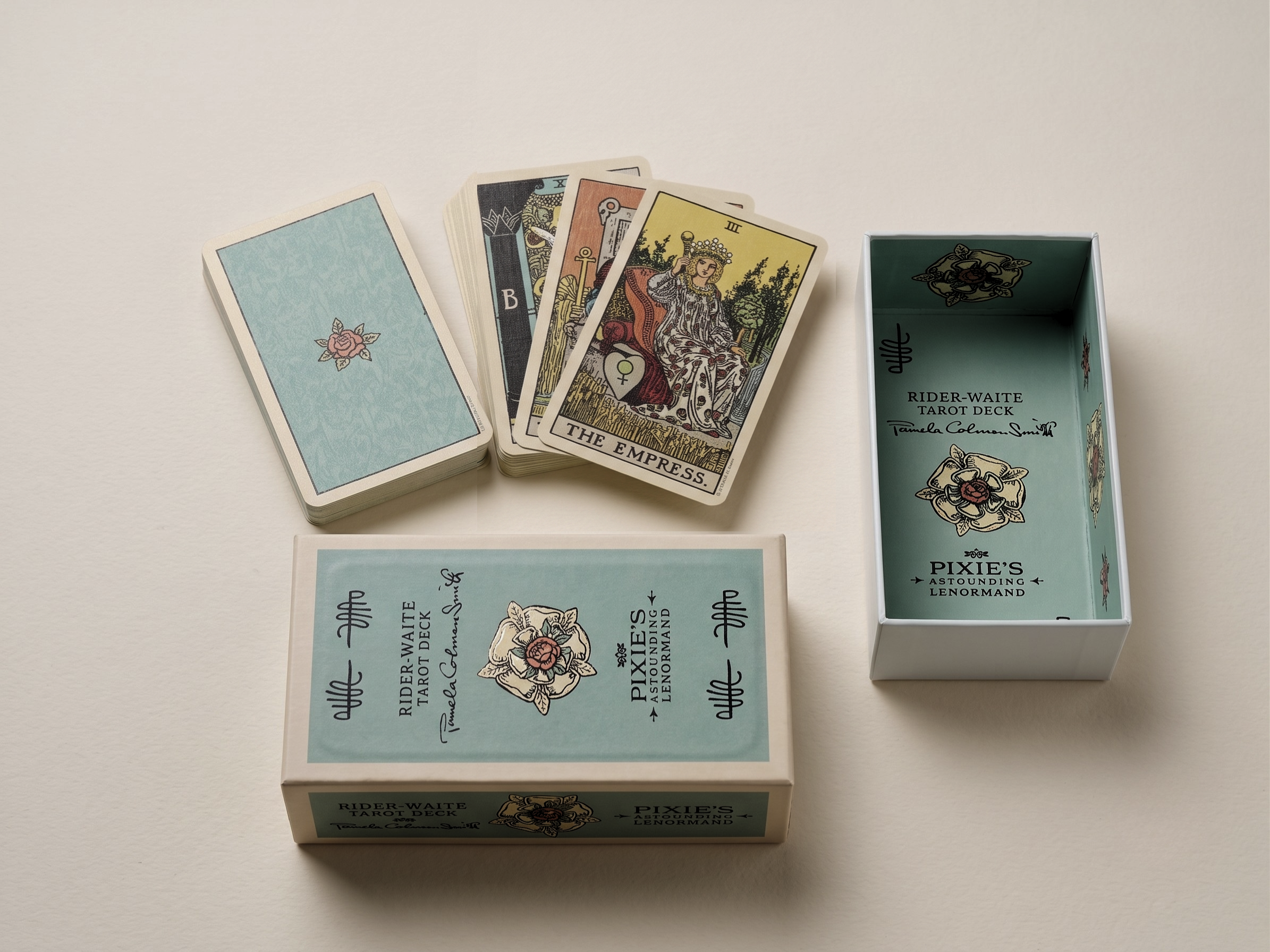 Cuando un mazo encuentra al otro: la caja que hice para mi Tarot y mi Oráculo Lenormand